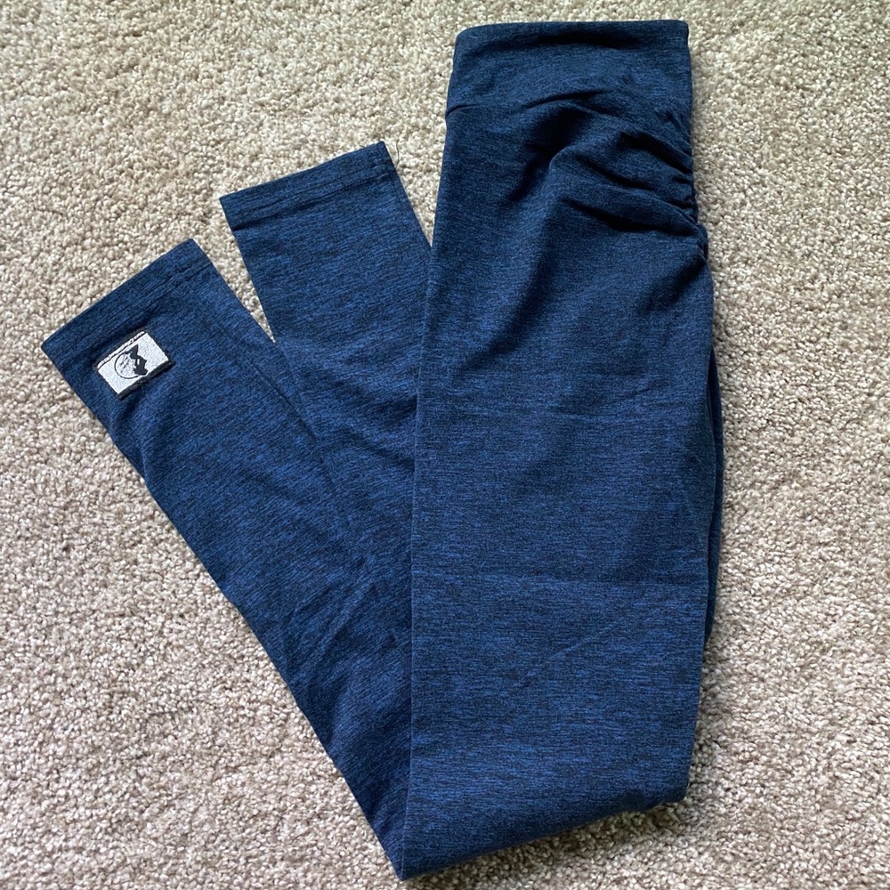 Scrunch butt navy leggings